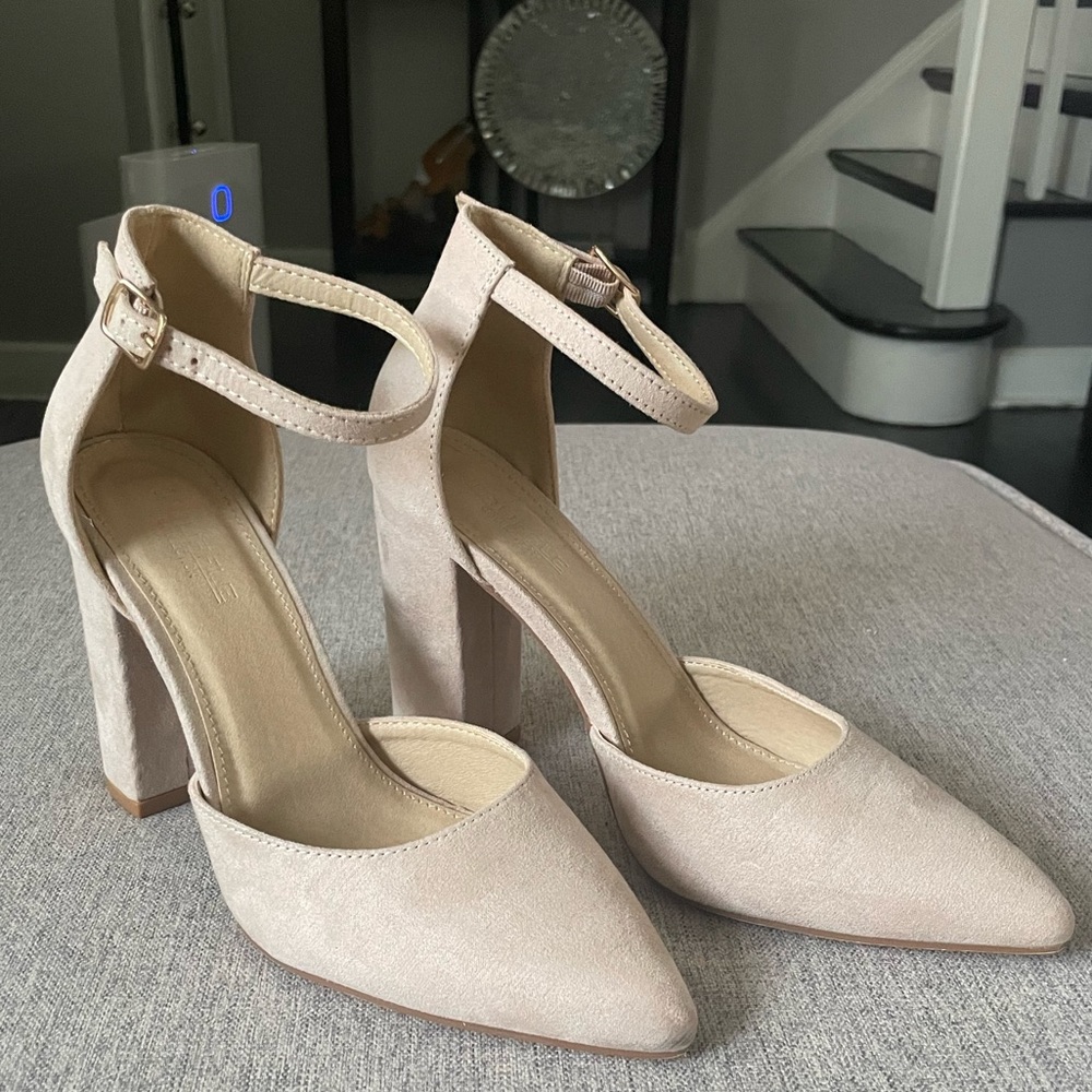 Pointed Block Heels - Picture 2 of 4